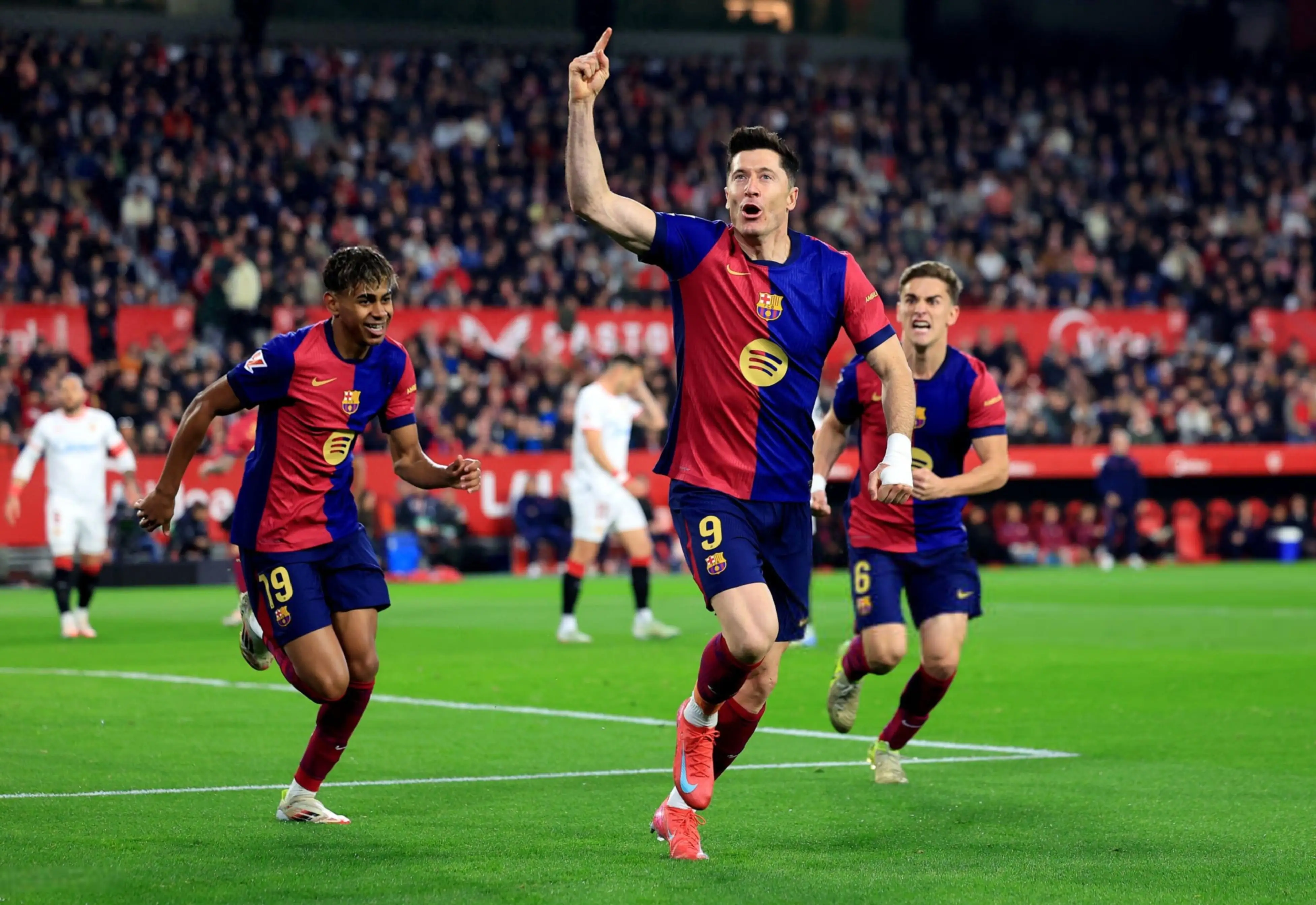 国际比赛日欧冠传出新动向,罗马临场应变,管理层表态——悬念犹存,赛季目标并未改变的简单介绍 国际比赛日欧冠传出新动向,罗马临场应变,管理层表态——悬念犹存,赛季目标并未改变的简单介绍